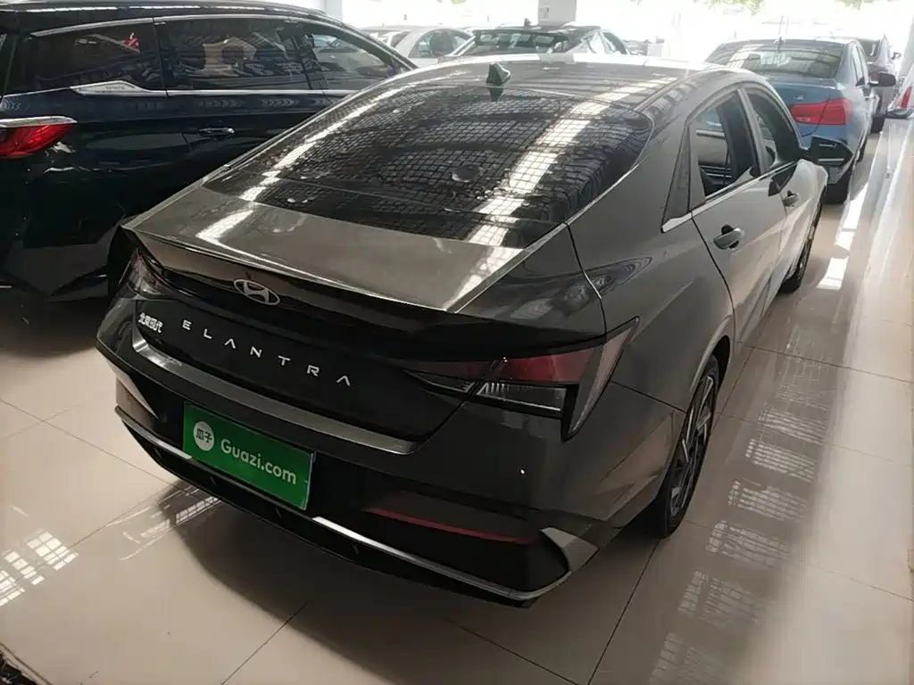 Hyundai Elantra — миниатюра 7
