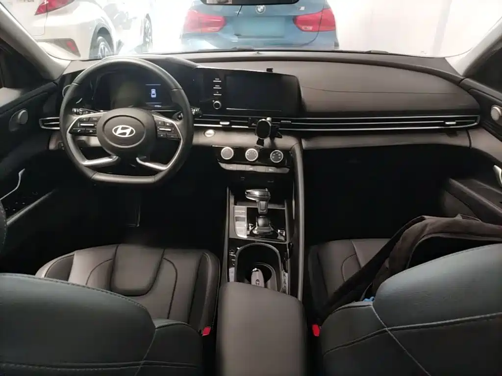 Hyundai Elantra — миниатюра 10