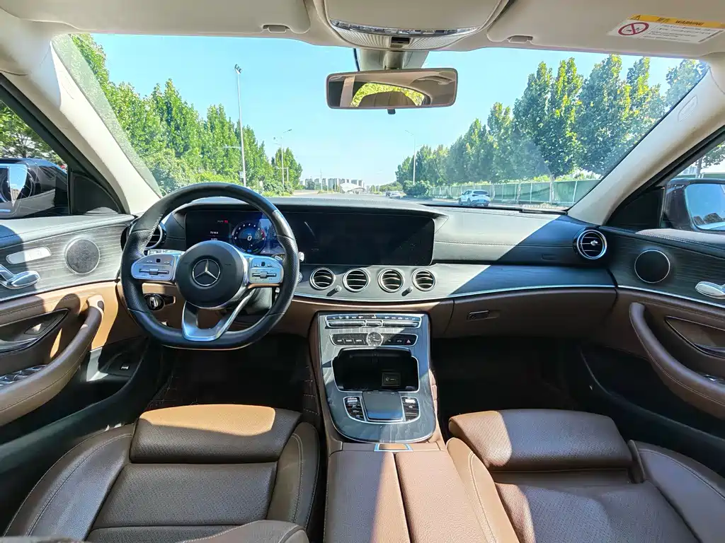 Mercedes-Benz E-Class — миниатюра 5