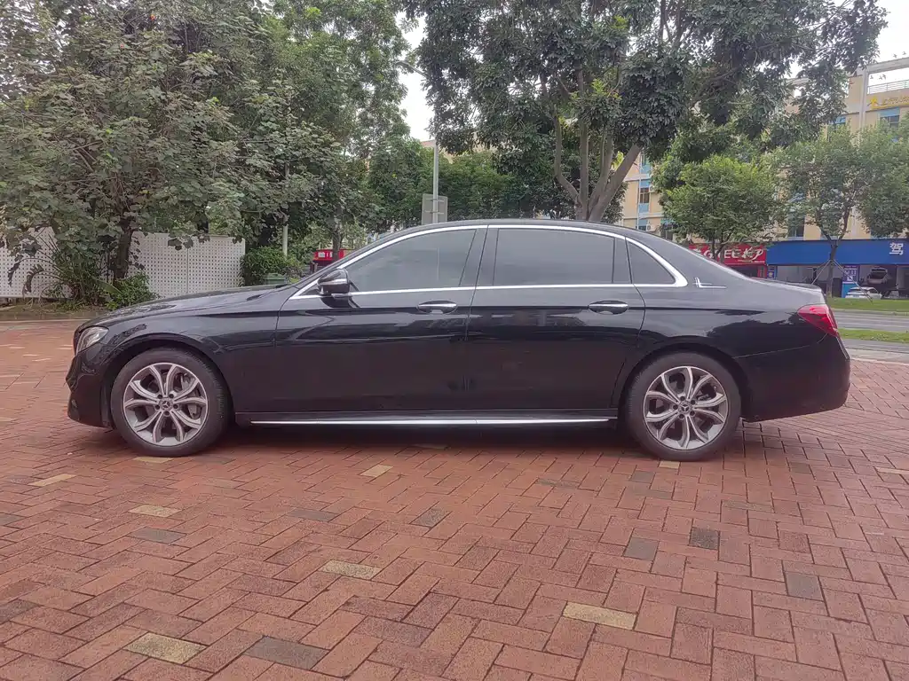 Mercedes-Benz E-Class — миниатюра 5