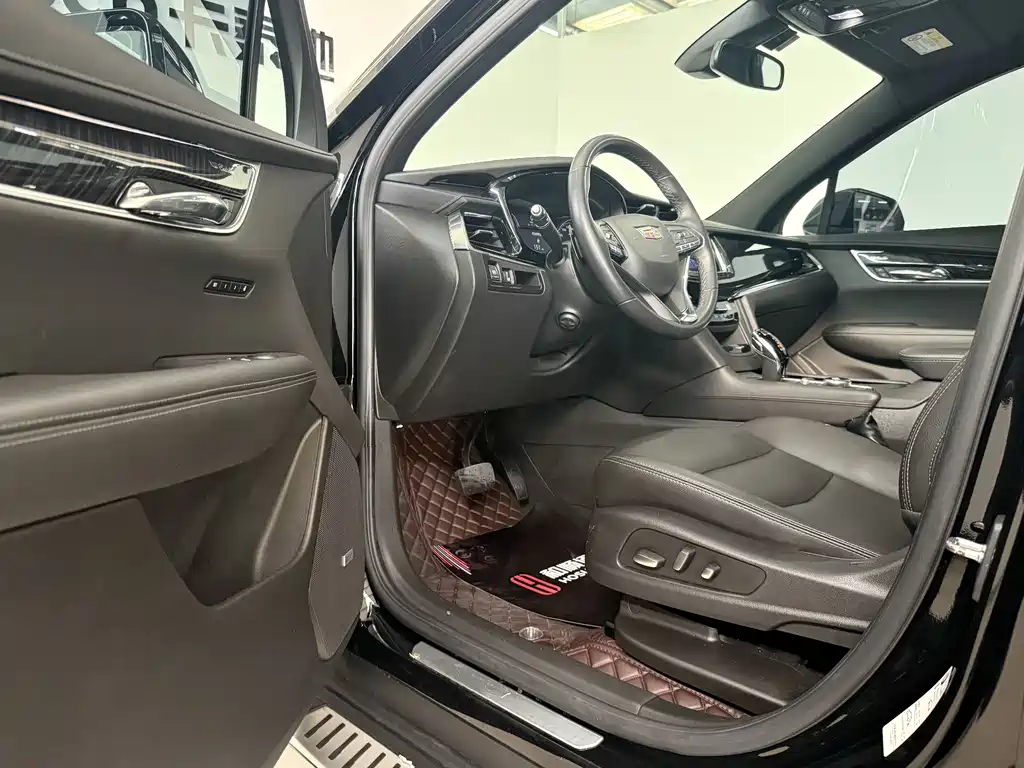 Cadillac XT6 2022 2.0T мест Luxury