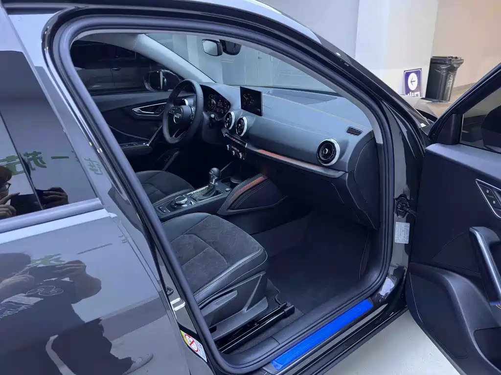 Audi Q2L e-tron — миниатюра 11