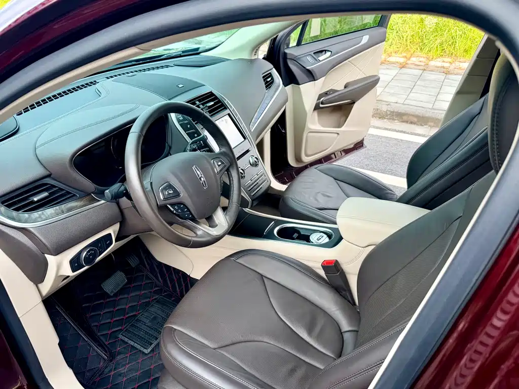 Lincoln MKC — миниатюра 8