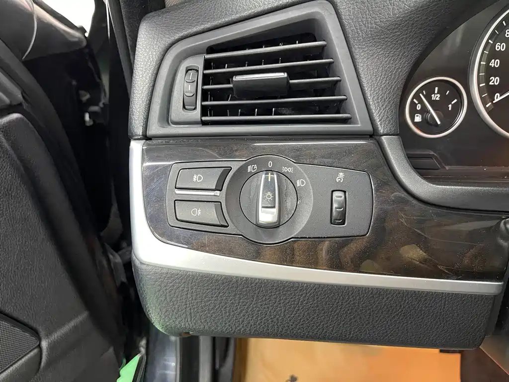 BMW 5 Series — миниатюра 18
