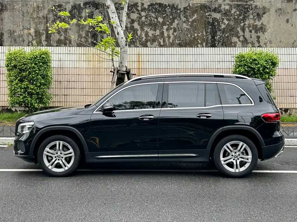 Mercedes-Benz GLB — миниатюра 8
