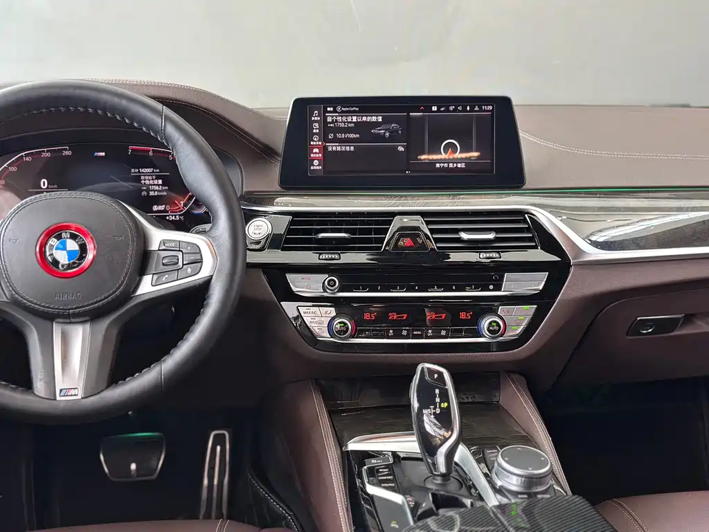 BMW 5 Series — миниатюра 12
