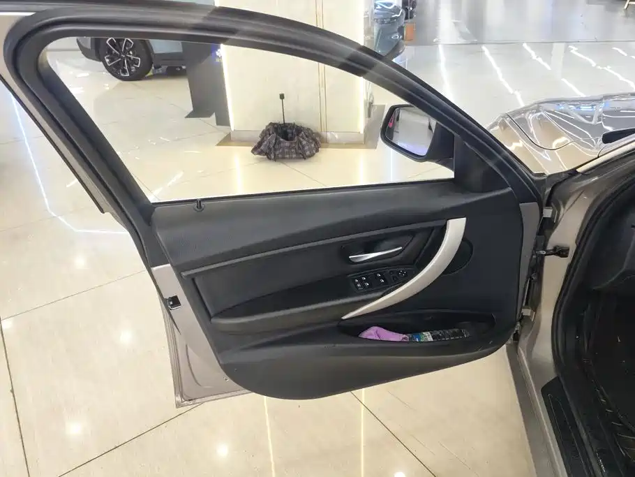 BMW 3 Series — миниатюра 7