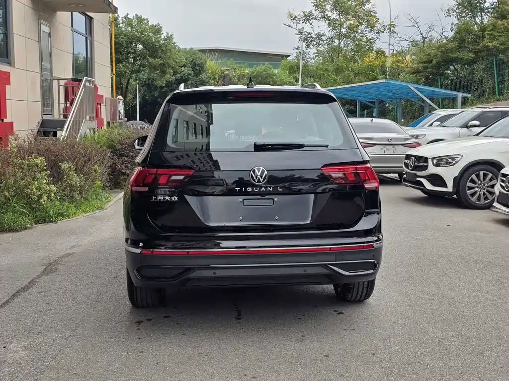 Volkswagen Tiguan L — миниатюра 10
