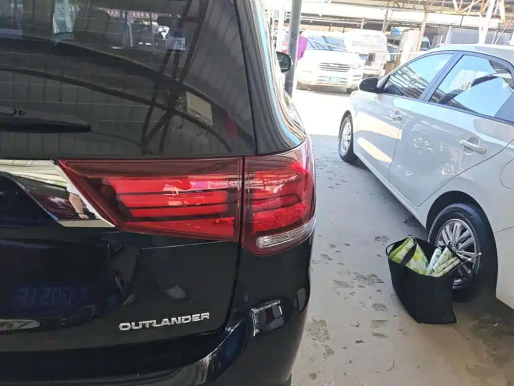Mitsubishi Outlander — миниатюра 8