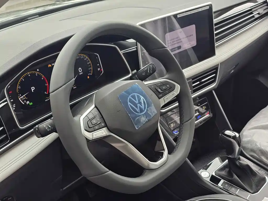 Volkswagen Tiguan L — миниатюра 12