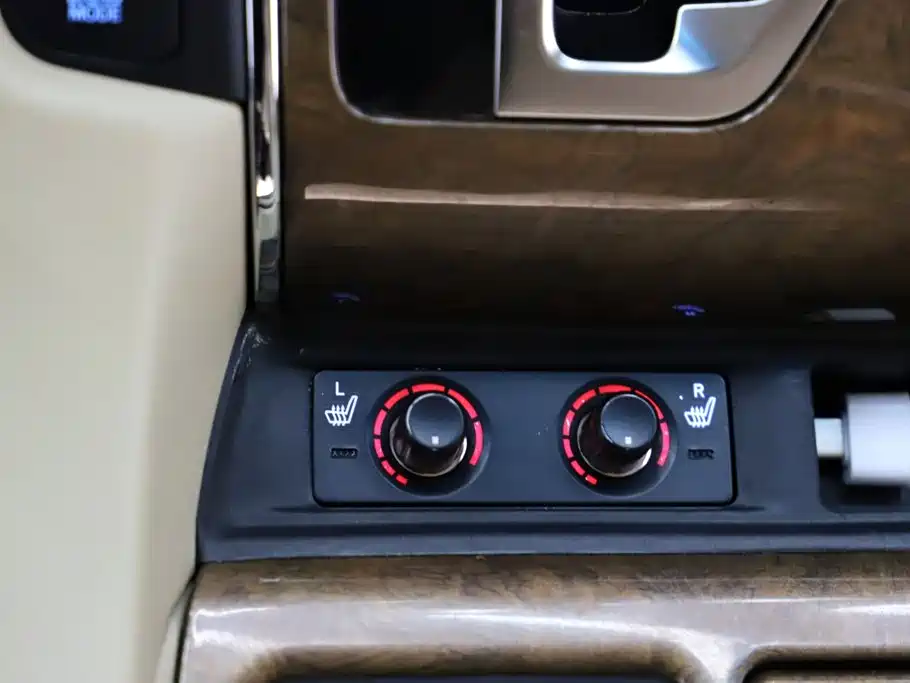 Toyota Alphard — миниатюра 12