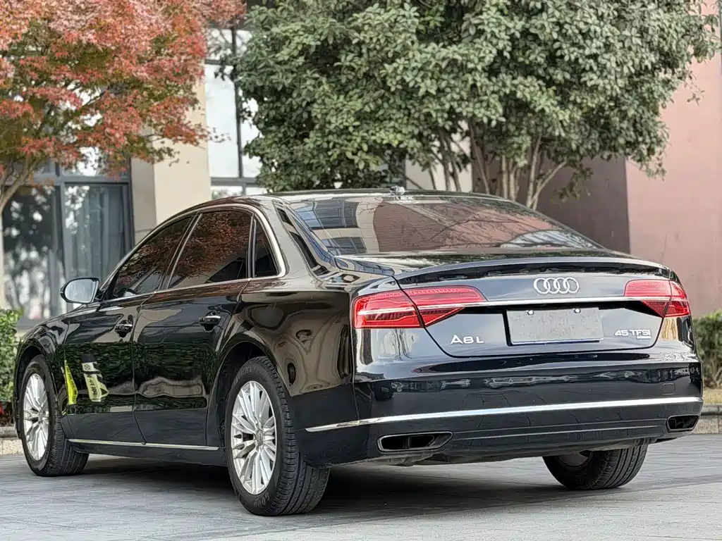 Audi A8 — миниатюра 10