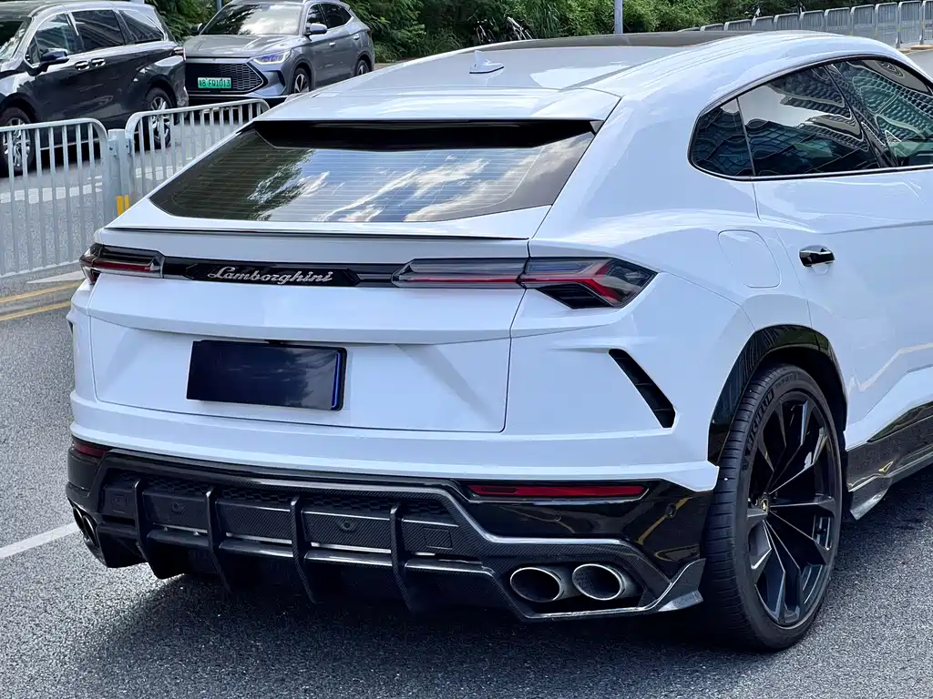 Lamborghini Urus — миниатюра 21