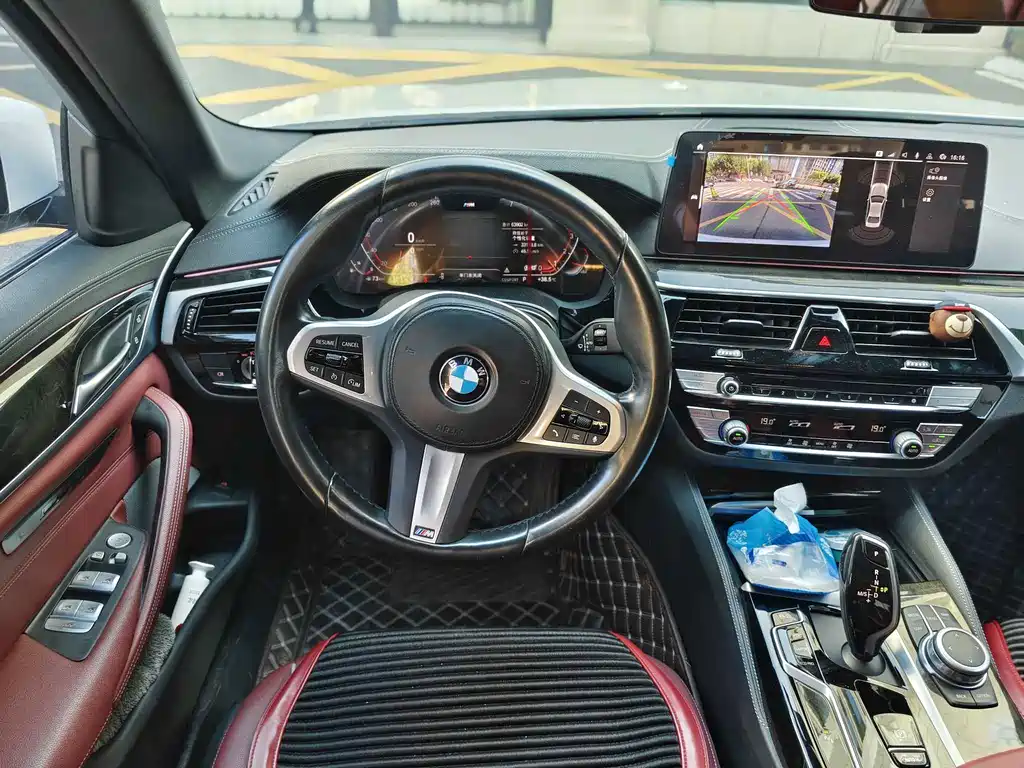 BMW 5 Series — миниатюра 4
