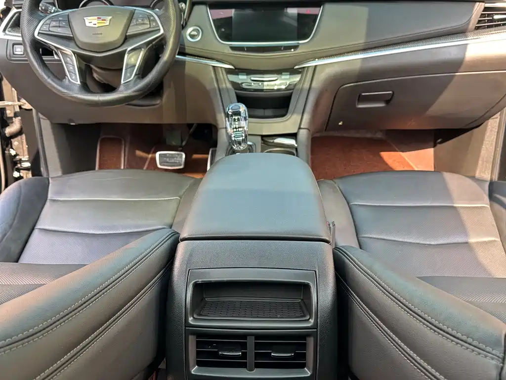 CADILLAC XT5