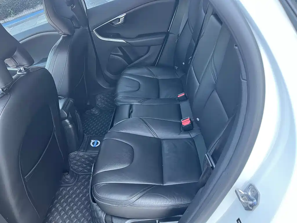 Volvo V40 — миниатюра 13