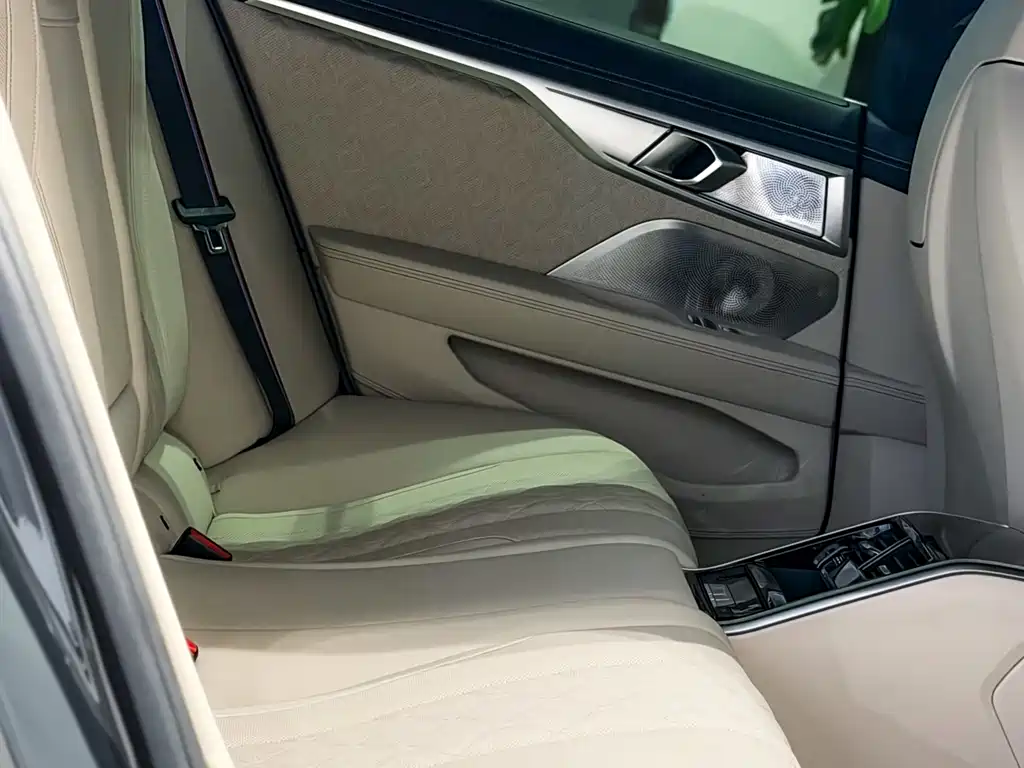 BMW M8 — миниатюра 8