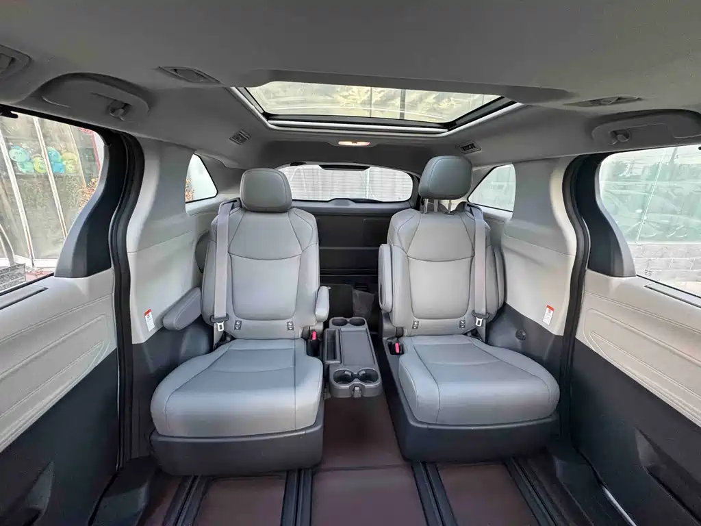 Toyota Granvia — миниатюра 12