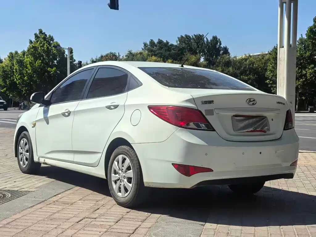 Hyundai Verna — миниатюра 4