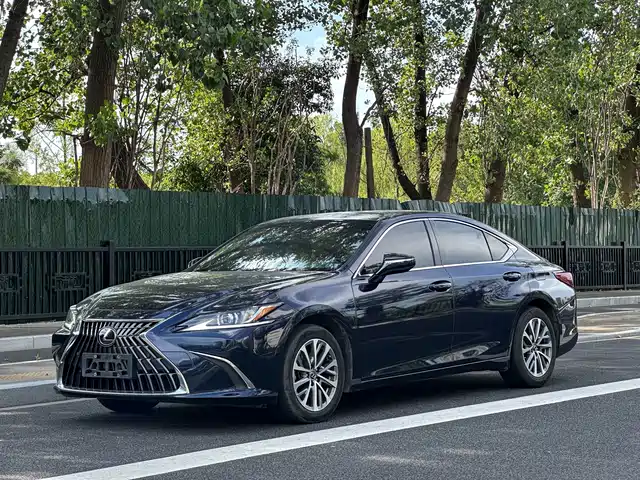 2022 Lexus ES