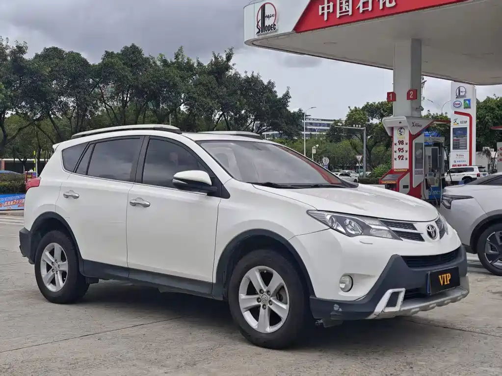 Toyota RAV4 — миниатюра 3