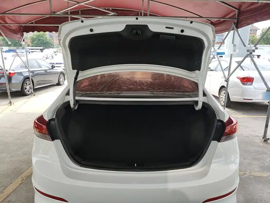 Hyundai Elantra — миниатюра 19