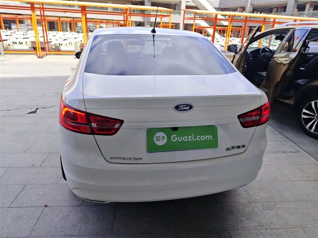 Ford Escort 2015 1.5L AT Comfort