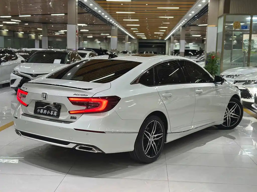 Honda Accord — миниатюра 8