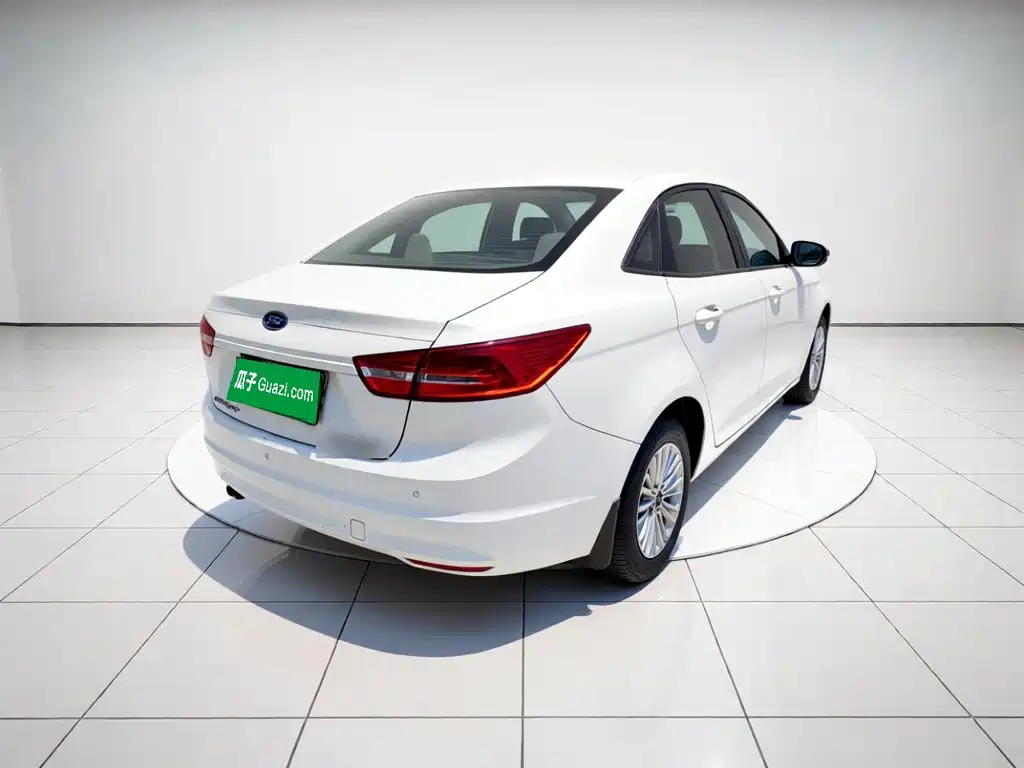 Ford Escort 2015 1.5L MT Comfort