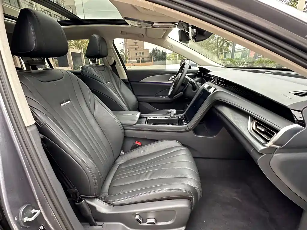 Hongqi Hongqi H5 — миниатюра 6