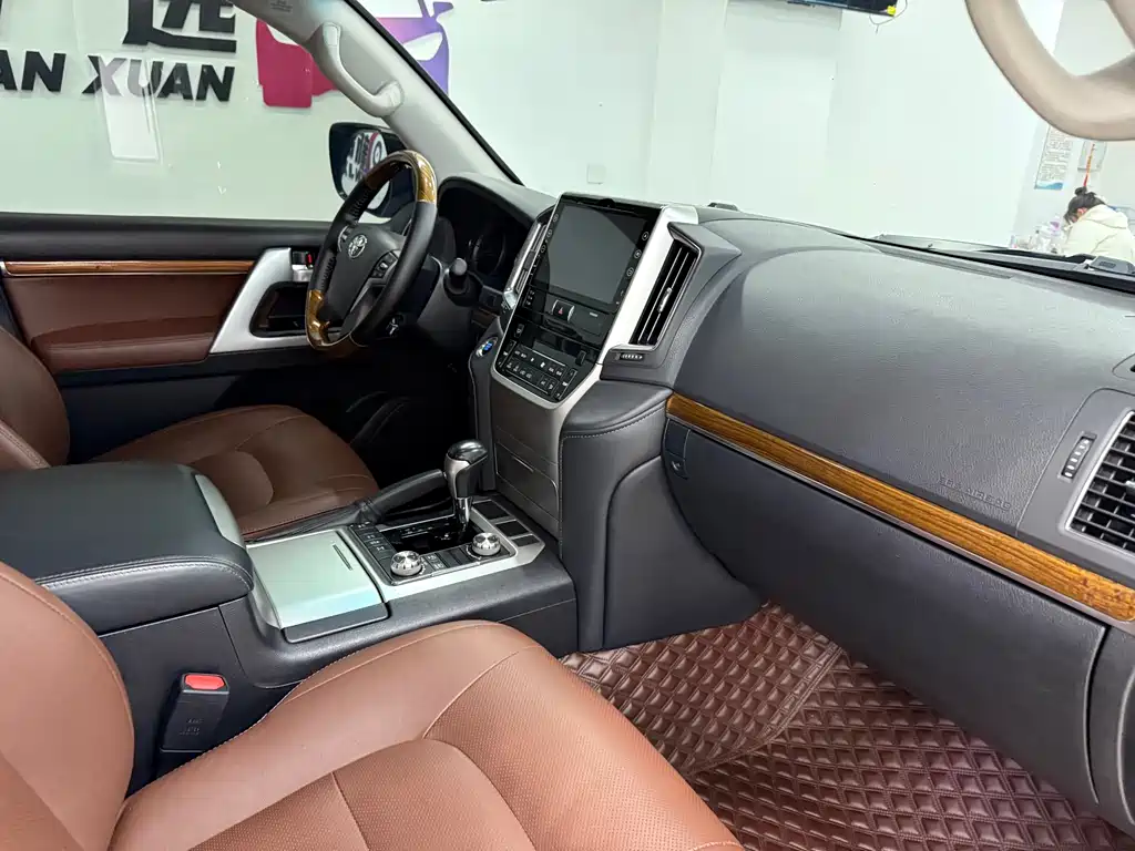 Toyota Land Cruiser 2018 5.7L