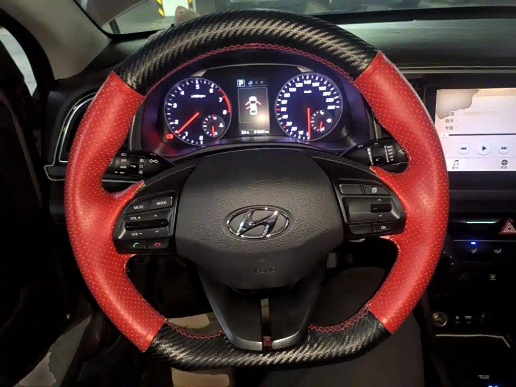Hyundai Elantra — миниатюра 11