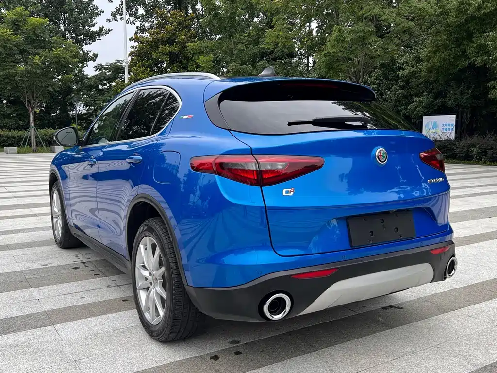 Alfa Romeo Stelvio — миниатюра 12