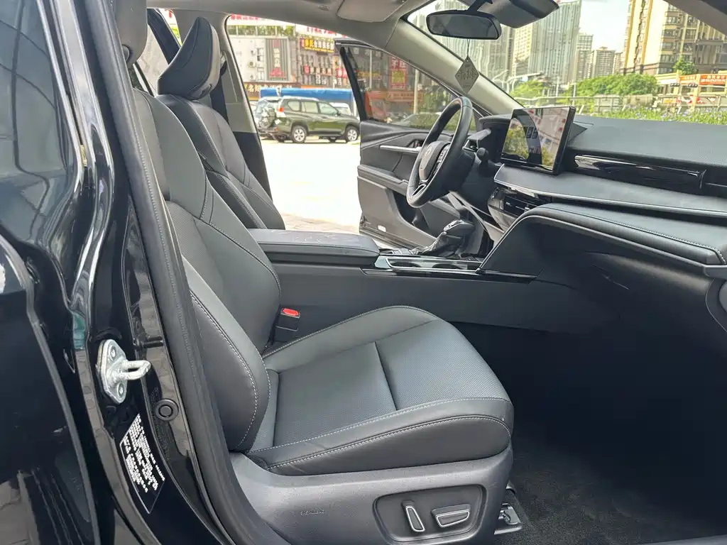 Toyota Camry — миниатюра 11