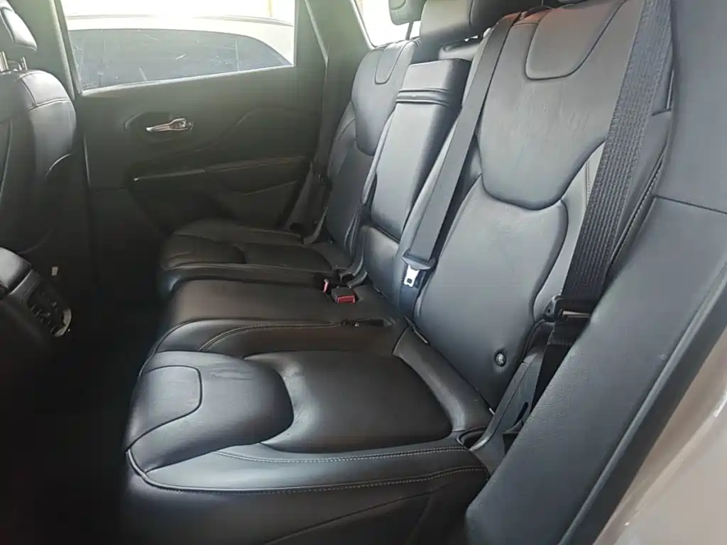 Jeep Cherokee — миниатюра 17
