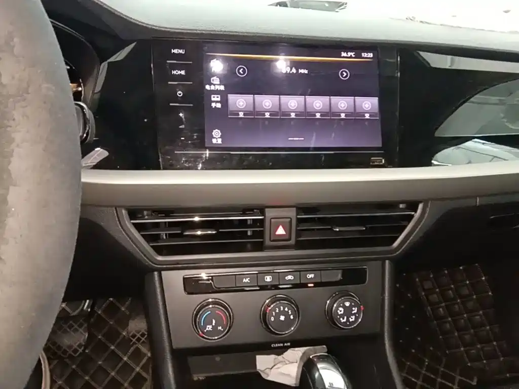 Volkswagen Lavida — миниатюра 13
