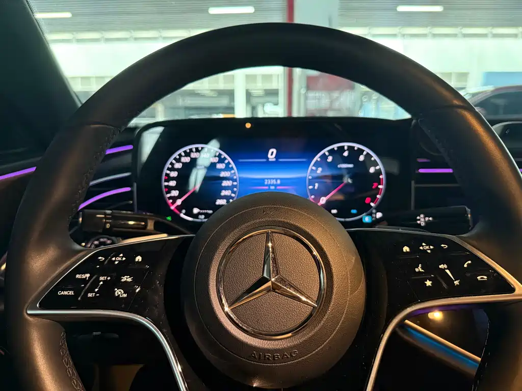 Mercedes-Benz E-Class — миниатюра 9