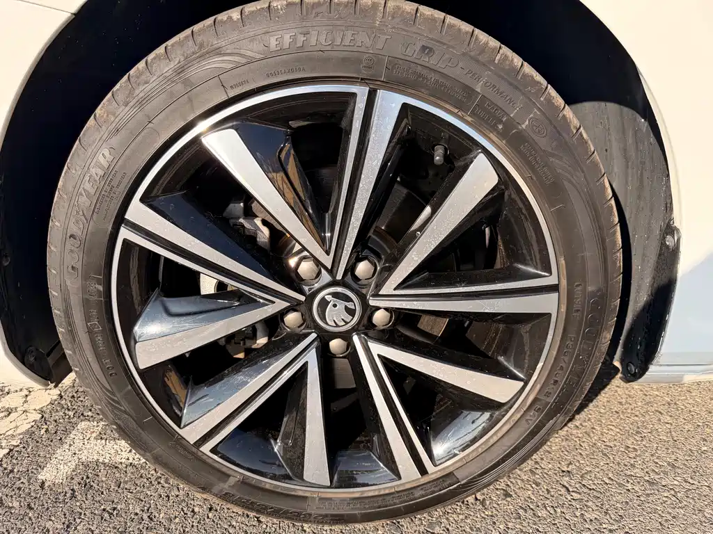 Skoda Superb — миниатюра 24