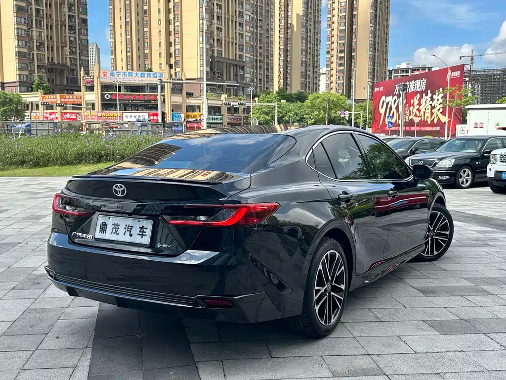 Toyota Camry — миниатюра 7