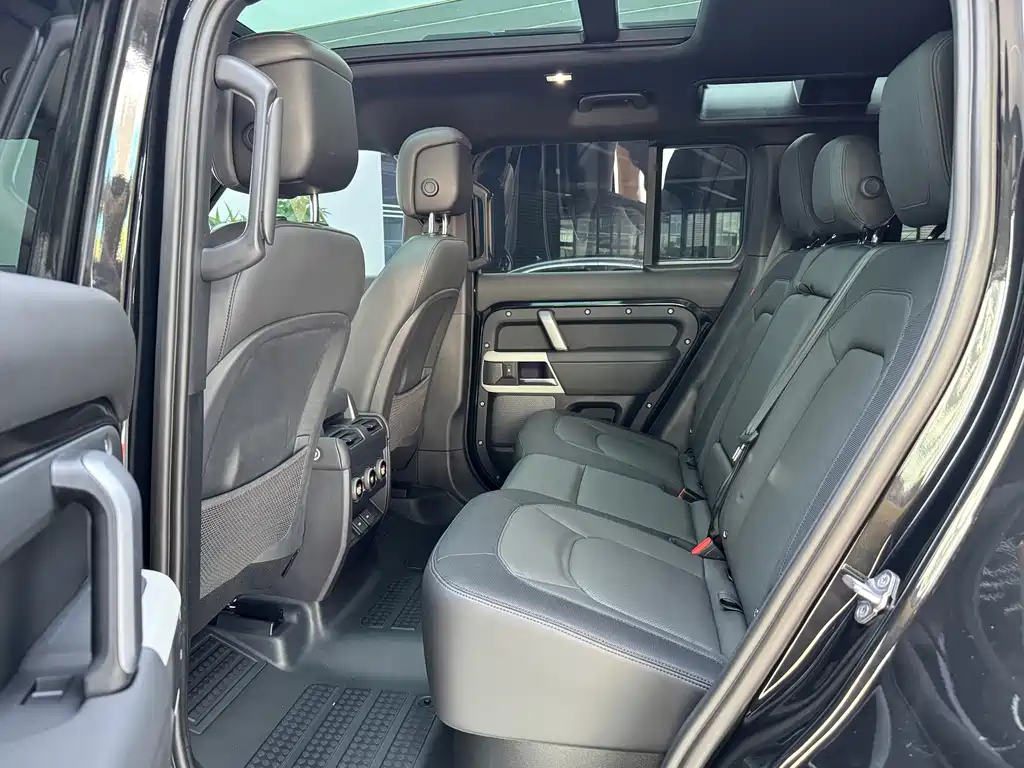Land Rover Defender — миниатюра 6