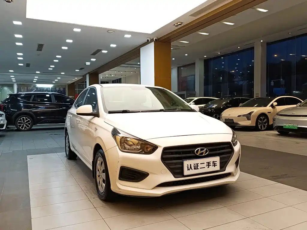 Hyundai Verna - фото 4