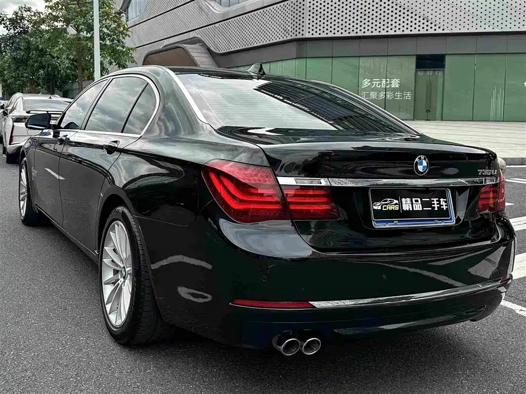 BMW 7 Series — миниатюра 9