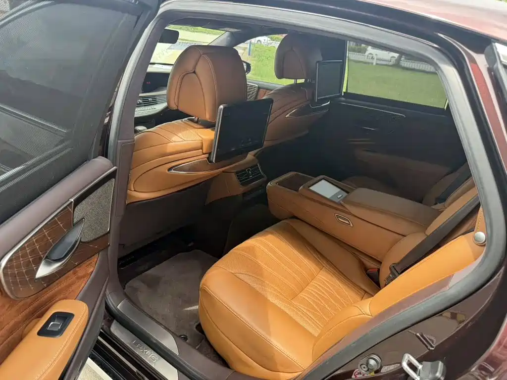 Lexus LS — миниатюра 8