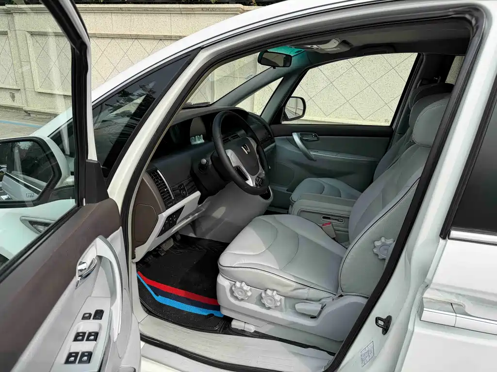 Luxgen Big 7 MPV — миниатюра 6