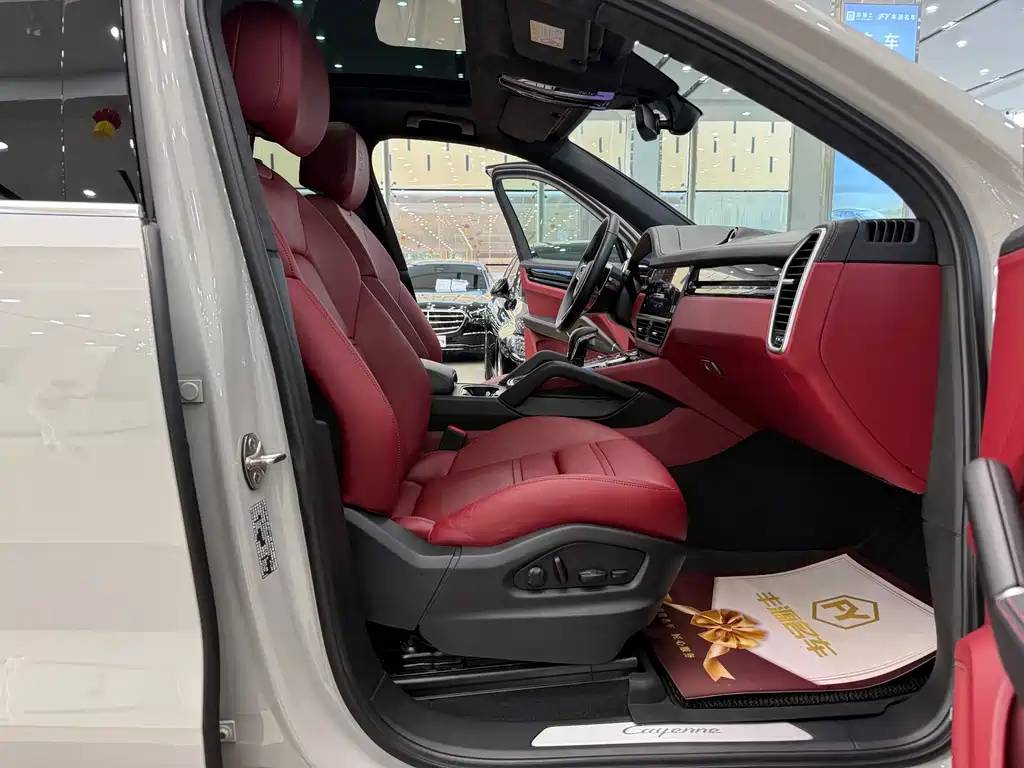 Porsche Cayenne — миниатюра 6