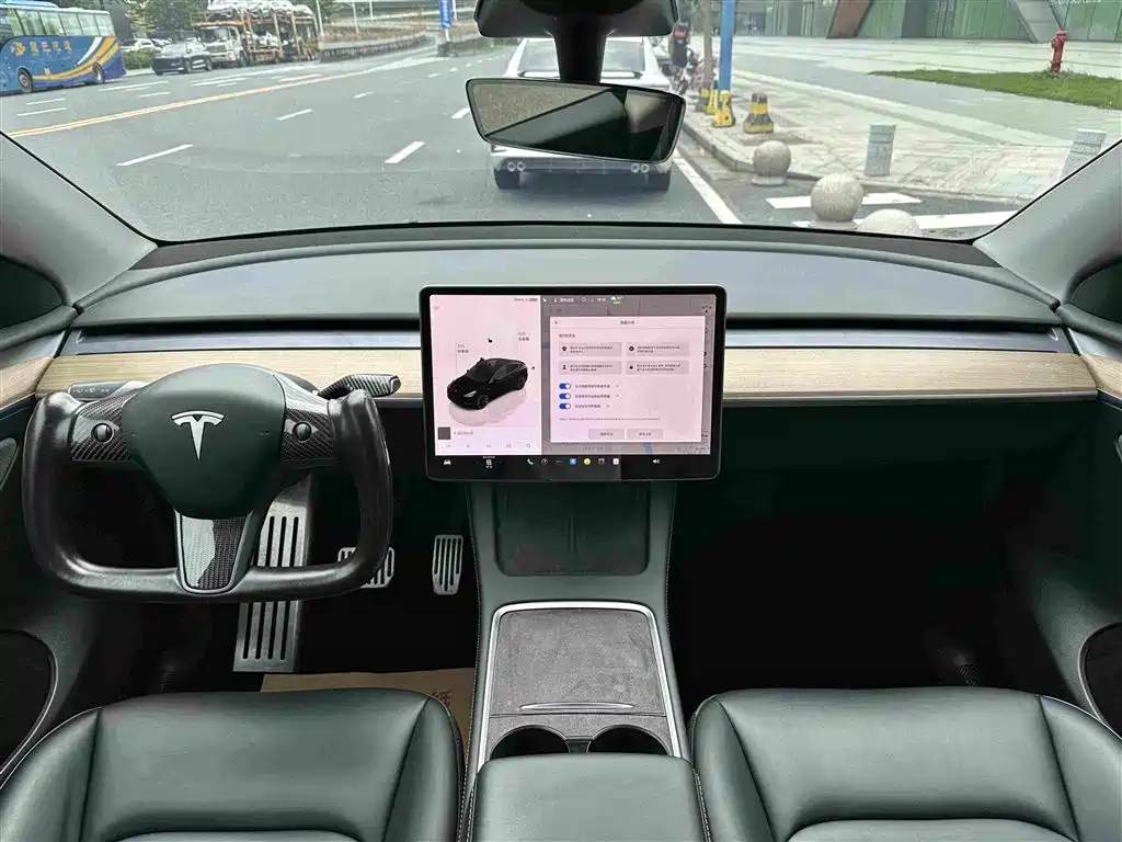 Tesla Model Y — миниатюра 5