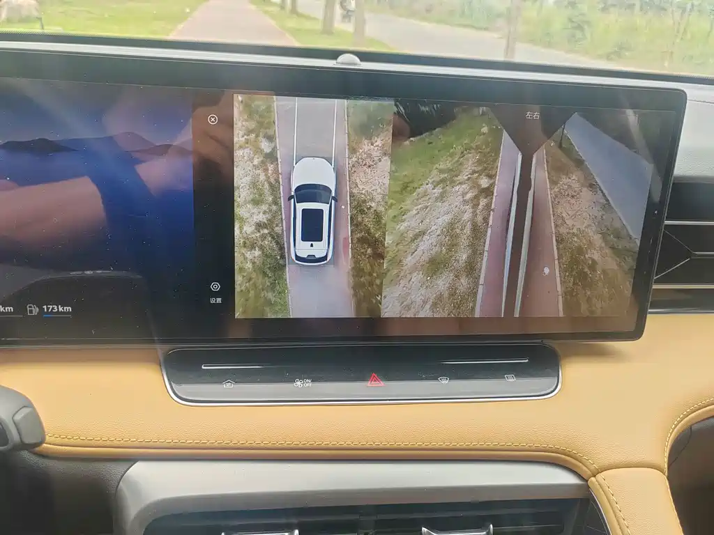 Roewe RX5 New Energy — миниатюра 9