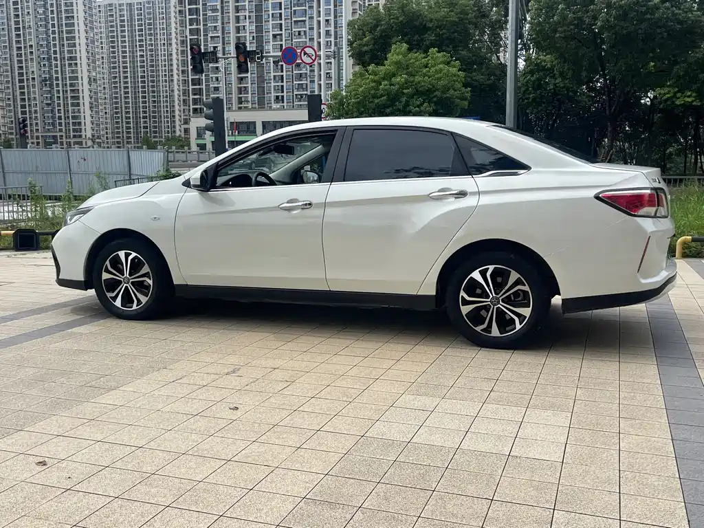 Venucia D60 EV — миниатюра 9