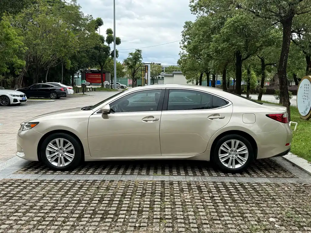 Lexus ES — миниатюра 13