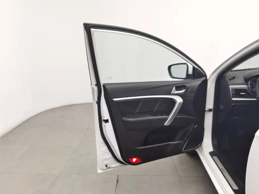 Geely Emgrand — миниатюра 8